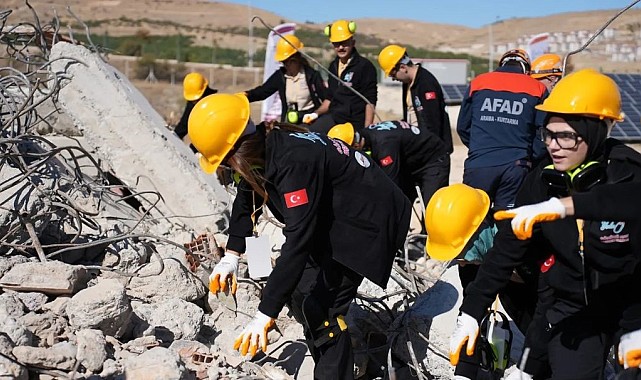 60 gönüllü ile gerçeği aratmayan deprem tatbikatı