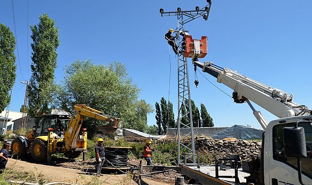 ArasEdaş, köylerde enerji hatlarını yeniliyor