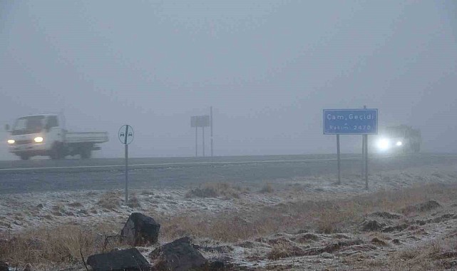 Ardahan'ın yüksek kesimlerinde kar yağış, tipi ve sis etkili oldu