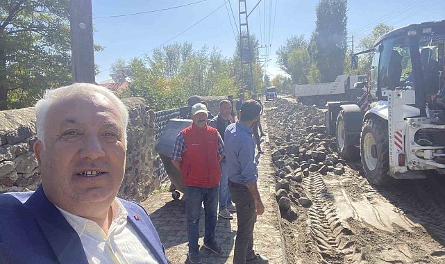 Arpaçay Belediyesi'nin yol çalışmaları sürüyor