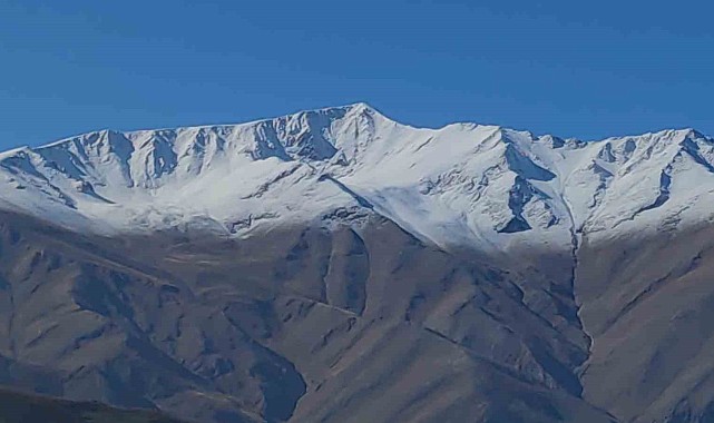 Artos Dağı&#039;nın zirvesi beyaza büründü