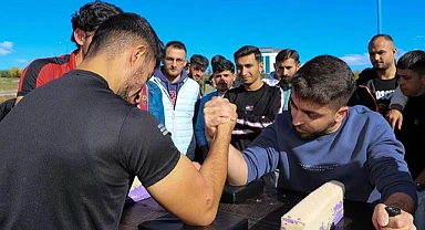 ARÜ’de bilekler yarıştı