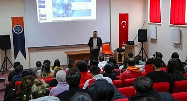 ARÜ’de bilim söyleşileri etkinliği düzenledi