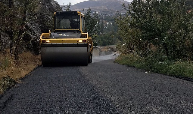 Asfalt mesaisi devam ediyor