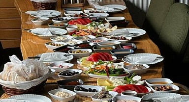Belediye Başkanı Demir, sosyal tesislerin kahvaltı menüsünü tanıttı