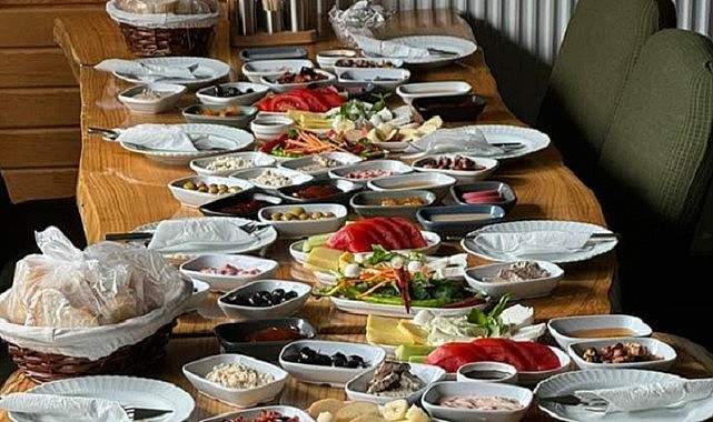 Belediye Başkanı Demir, sosyal tesislerin kahvaltı menüsünü tanıttı