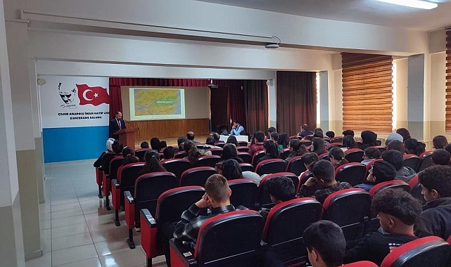 Çıldır'da Cumhuriyet konferansı düzenlendi
