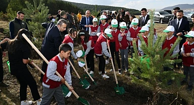 Cumhuriyet'in 100. yılında fidanlar toprakla buluştu