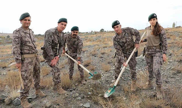 Cumhuriyetin 100&#039;ncü yılında 100 fidan toprakla buluştu