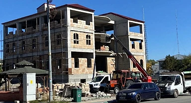 Göle Belediyesinin yeni hizmet binası bitme aşamasına geldi