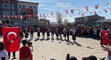 Hanak’ta Cumhuriyet Bayramı’na yoğun katılım oldu