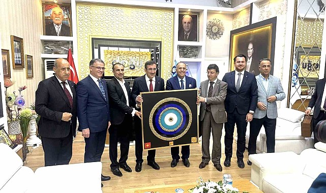İş adamı Kandaşoğlu'ndan Cumhurbaşkanı Yardımcısı Cevdet Yılmaz'a teşekkür