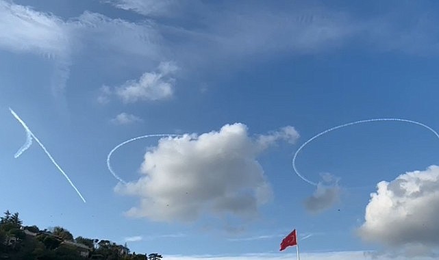 İstanbul Boğazı semalarında uçak gösterileri nefes kesti