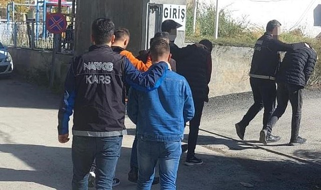 Kars'ta uyuşturucu taciri 3 kişi tutuklandı