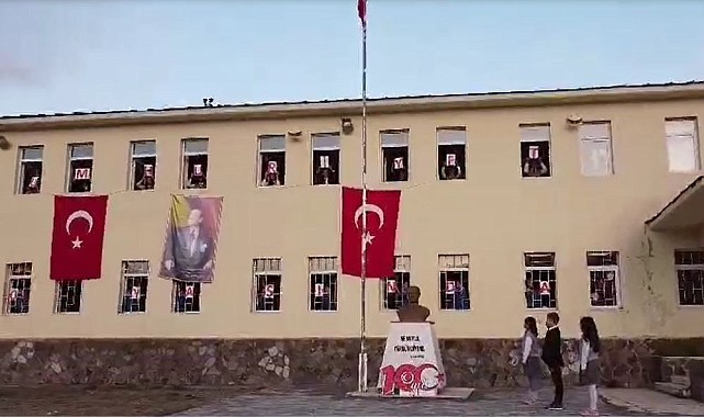 Köy okulu öğrencilerinden Cumhuriyet klibi