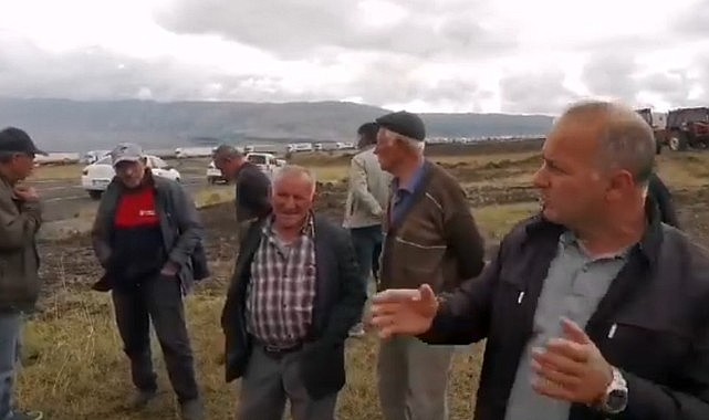 Köylüler eylem yaptı, Kaymakam işi tatlıya bağladı