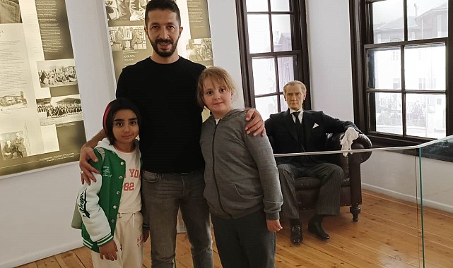 Minik öğrencilerin Atatürk'ün doğduğu evi görme sevinci