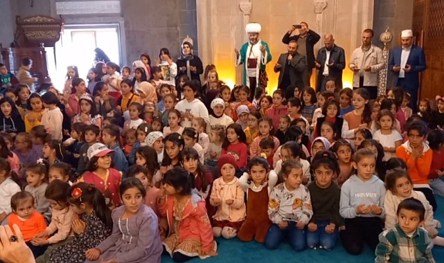 Nasreddin Hoca çocukları camide güldürdü