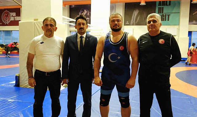 Pehlivanlar dünya şampiyonasına uğurlandı