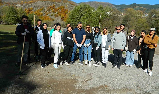 Posof&#039;ta gençlerden örnek çevre farkındalığı uygulaması