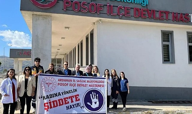 Sağlık çalışanları “kadına şiddete hayır” dedi