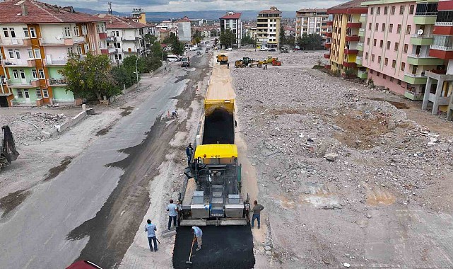 Tahrip olan kaldırımlar yenileniyor