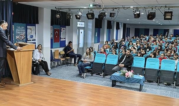 Tarih bölümü Cumhuriyet konferansları devam ediyor
