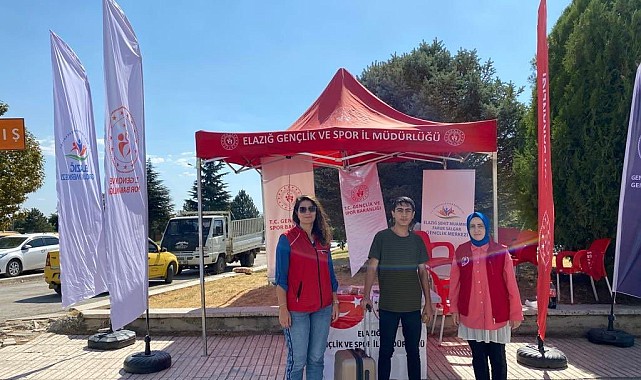 Üniversite öğrencileri, otogar ve havalimanında karşılandı