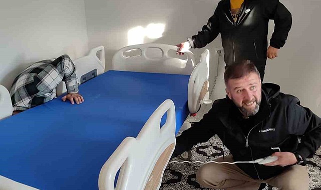 Yatalak hastalara ücretsiz hasta yatağı dağıtıldı
