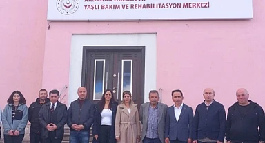 AK Parti Merkez ilçe teşkilatı, yaşlı bakım ve rehabilitasyon merkezlerini ziyaret etti