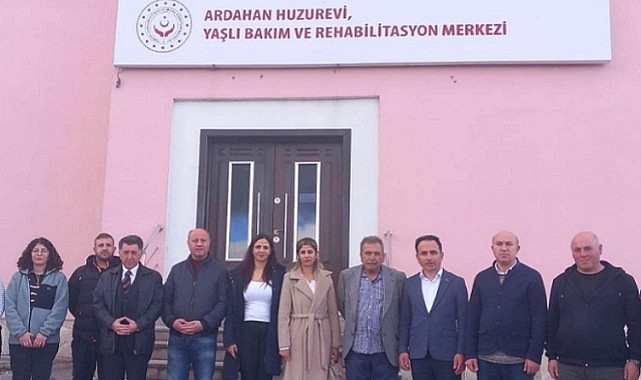 AK Parti Merkez ilçe teşkilatı, yaşlı bakım ve rehabilitasyon merkezlerini ziyaret etti