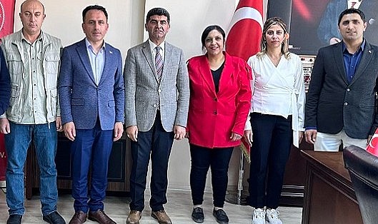 AK Parti’nin merkez ilçe teşkilatı sokağa indi