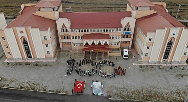 Öğrencilerden unutulmaz 100. yıl koreografisi