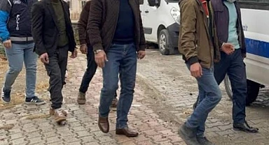 Ardahan’da sahte kimlikli Afgan kaçak yakalandı