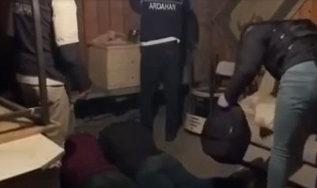 Ardahan'da uyuşturucu ve silah kaçakçılığı operasyonu: 4 gözaltı