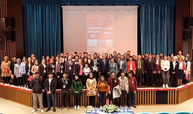 ARÜ, “Cumhuriyet ve Milli Kalkınma” konulu konferans verdi