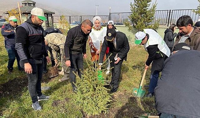 ARÜ’de fidan dikimi