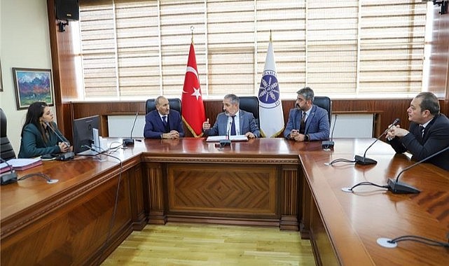 ARÜ ile Yunus Emre Anadolu lisesi arasında bilimsel işbirliği protokolü imzalandı