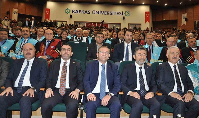 Bakan Yumaklı, Kars'ta öğrencilere seslendi