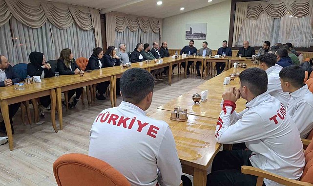 Başkan Uçar kick boksçuları kabul etti