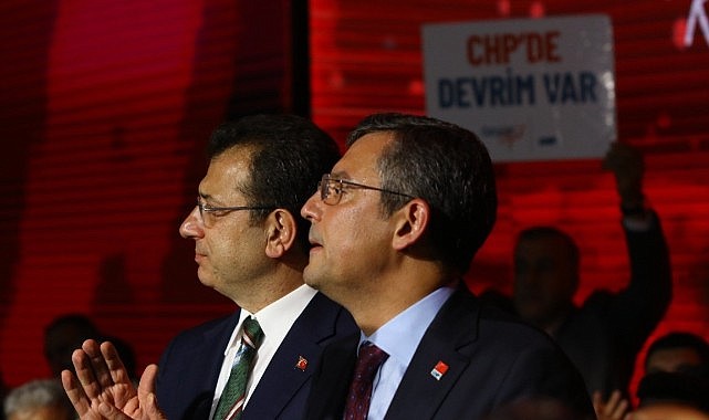 CHP Genel Başkanı Özel: "Salondan 130 milletvekilimizle el ele omuz omuza çıkıyorum"