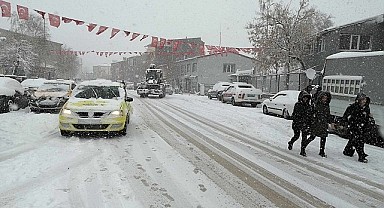 Eğitime kar engeli! İlçelerde okullar tatil edildi