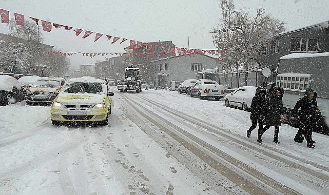 Eğitime kar engeli! İlçelerde okullar tatil edildi