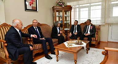 Emekli öğretmenlere anlamlı ziyaret