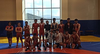 Eyüp Sabri Çarmıklı Anadolu lisesi başarıdan başarıya koşuyor!