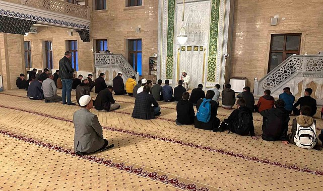 Gençler sabah namazında buluştu