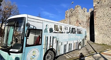 Gezici kütüphane Ardahan kalesine park etti