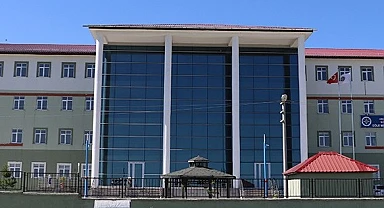 Göle’de 3 öğrenci tavuk dönerden zehirlendi