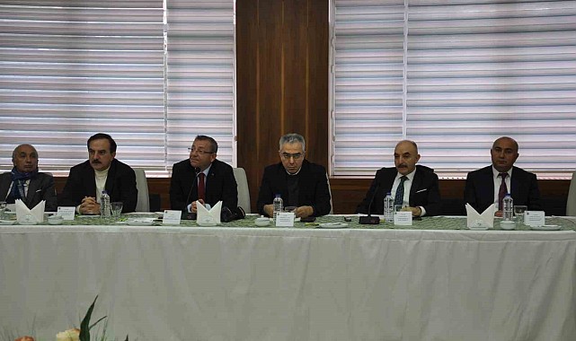 Kars'ta 'Yeni Anayasa' konuşuldu
