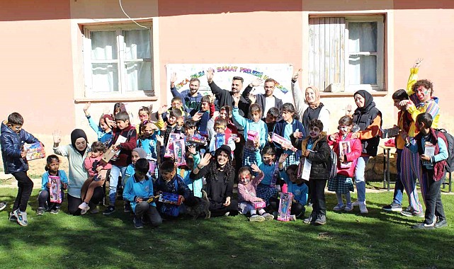 Köy okullarındaki öğrenciler, bilim ve sanatla buluşturuldu